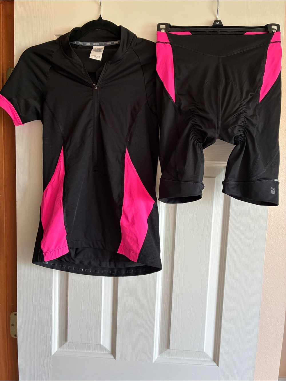 Victoria’s Secret VSX Women’s 2- piece padded bike short:jersey Size XS Vintage